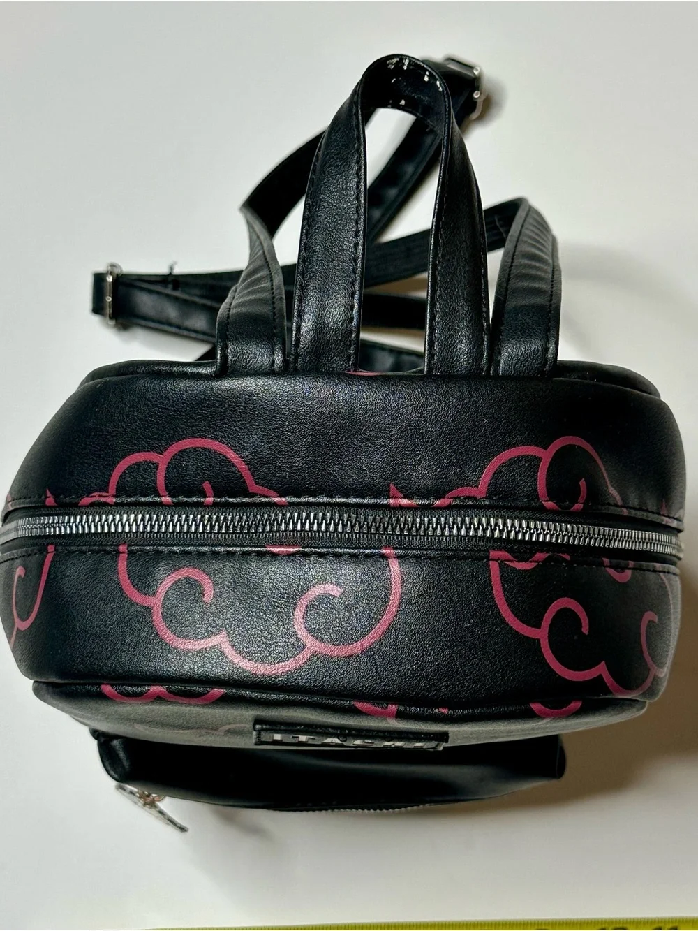 Naruto Shippuden Itachi Akatsuki with Pink Cloud Accents and Character Panel